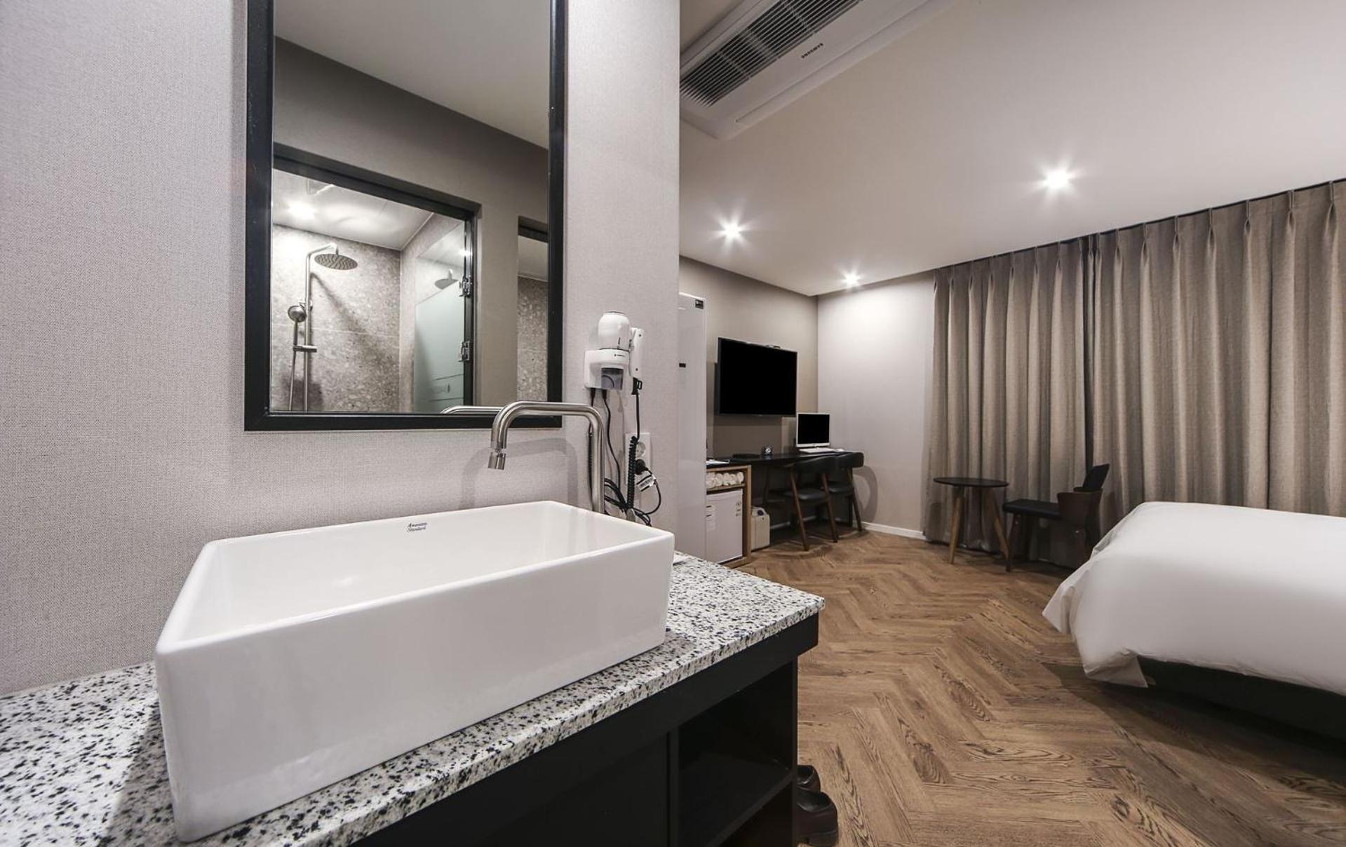 Maron Hotel Nampo Пусан Екстериор снимка